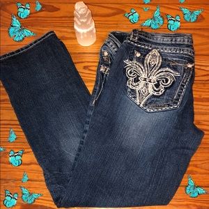 Stylish Buckle Capris 🌸